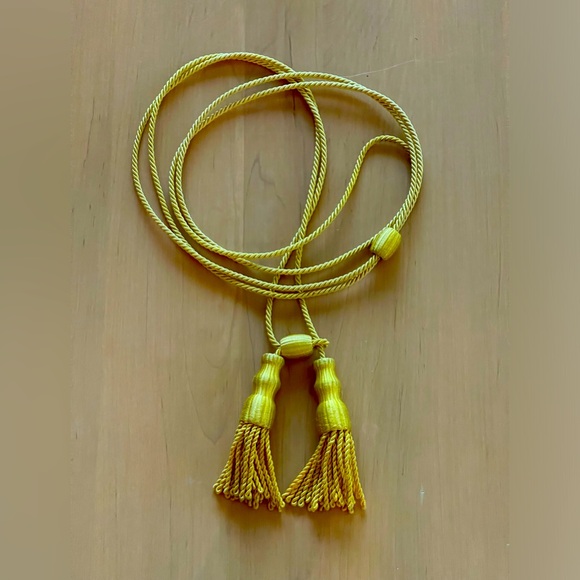DECORATIVE TIE BACK W/TASSELS - Picture 1 of 1